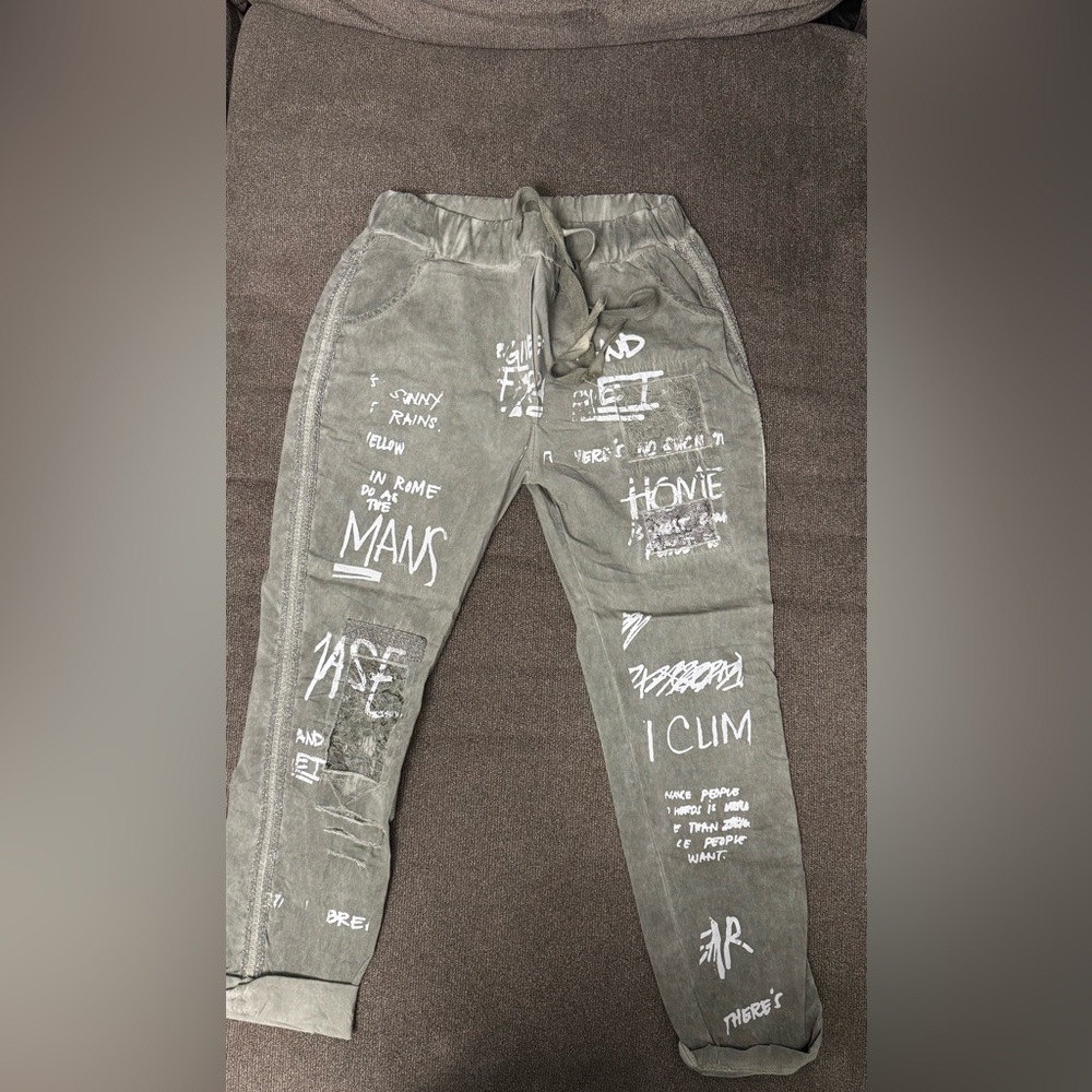 ITALIAN PANTS WITH LACE AND SILVER SPARKLES. NWT!  One size up to 12